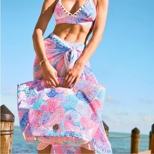 NWT Lilly Pulitzer Cooler, Pareo, and scrunchy Roar of the Seas print